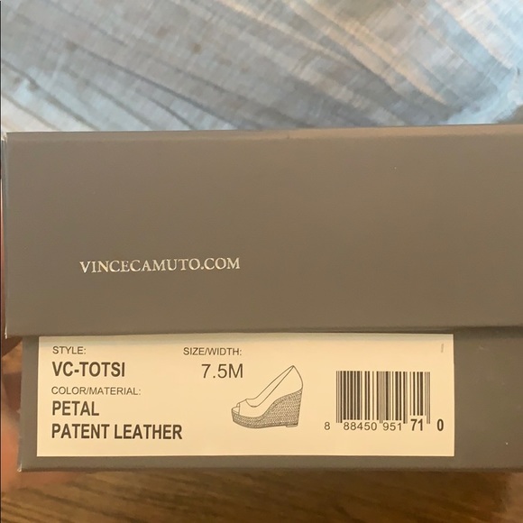 Authentic barely worn nude Vince Camulto wedges - Picture 5 of 5